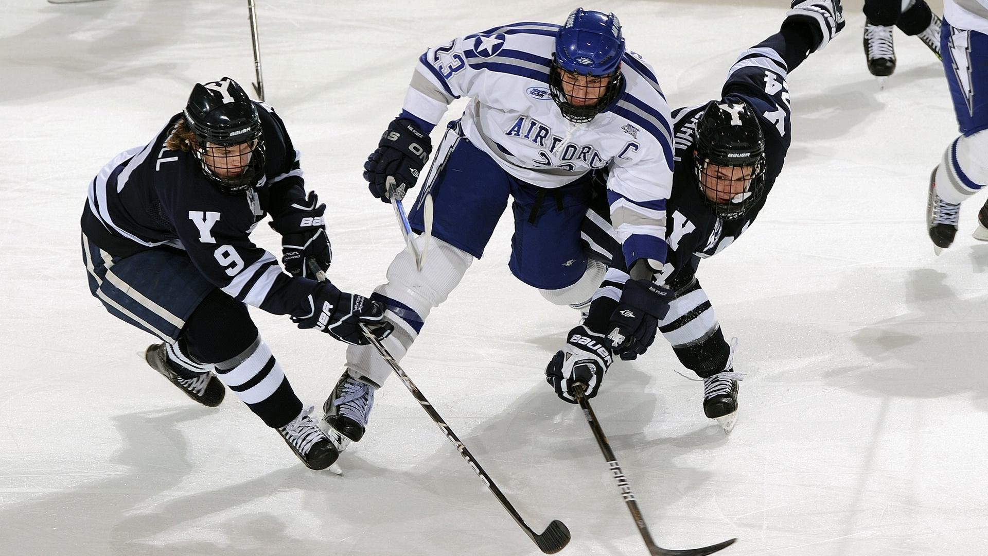 足球赛事转播权拍卖吸引多家平台竞争，转播足球赛事违法吗